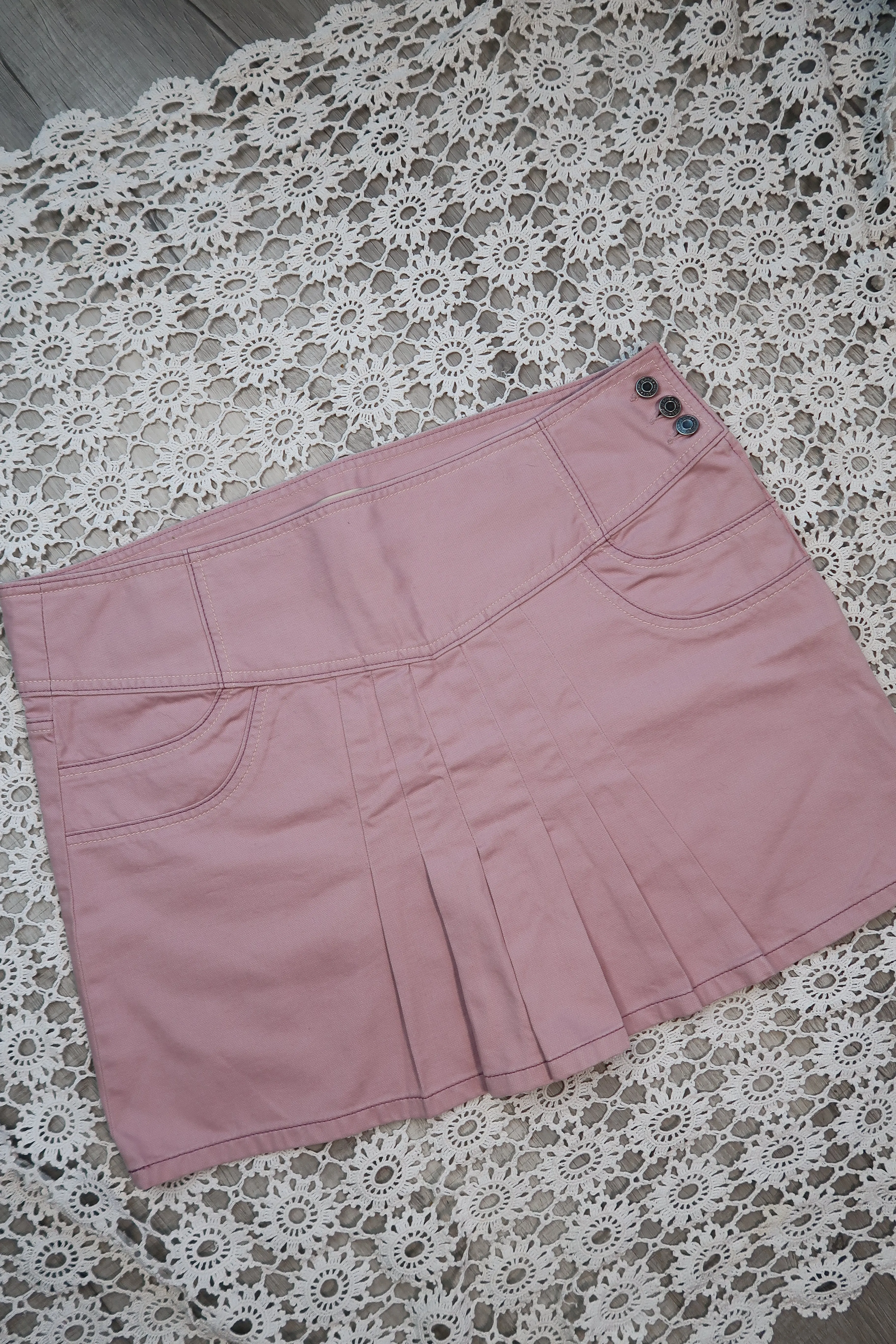 Vintage 2000s Gap Dusty Pink Pleated Mini Skirt by Gap Jeans